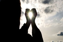 F1新赛季揭幕战 诺里斯雨中取胜.